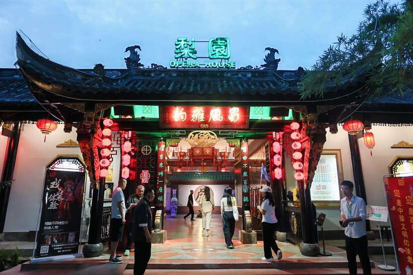 Chengdu: Sichuan Opera Face-Changing and Acrobatics Show - Tea, melon seeds, and the Chengdu pace