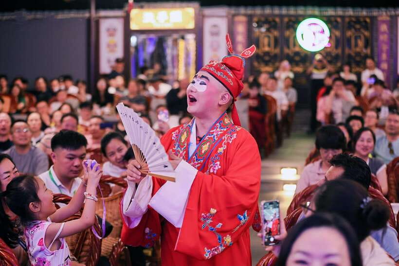 Chengdu: Sichuan Opera Face-Changing and Acrobatics Show - Booking, cancellation, and timing tips