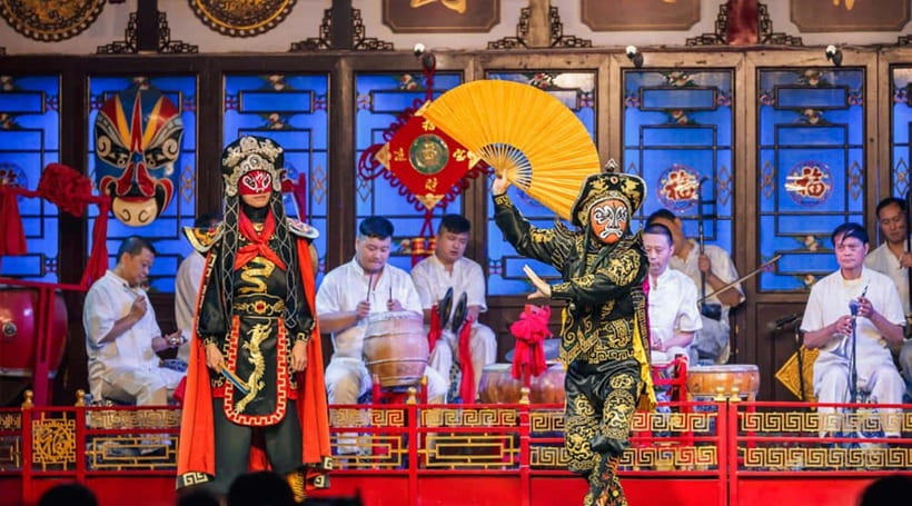 Chengdu: Sichuan Opera Show ShufengYayun & Covered Bowl Tea - Who will enjoy this show most?