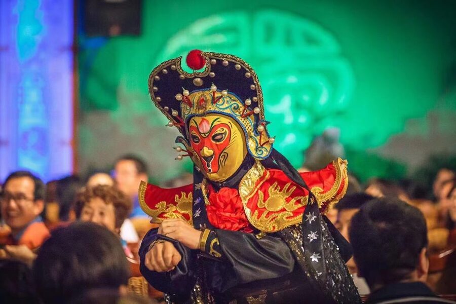 Chengdu: Sichuan Opera Shu Feng Yan Yun Evening Show Ticket - The face-changing finale