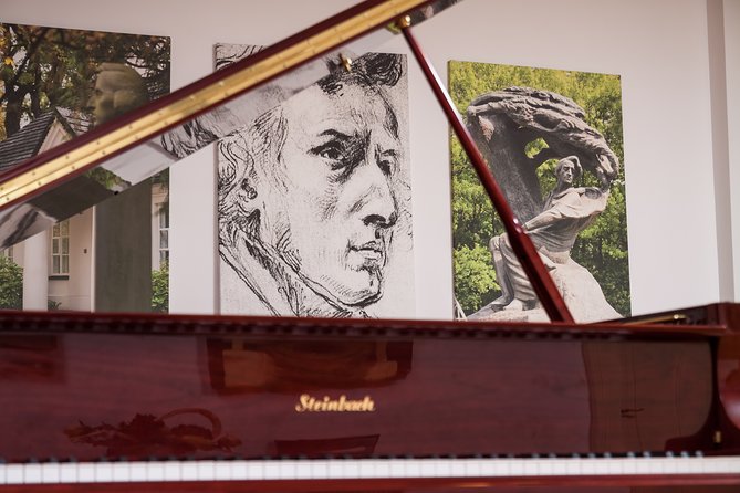 Chopin Piano Concert at Chopin Gallery with a Glass of Wine - The glass of wine: a pleasant extra, not the main event