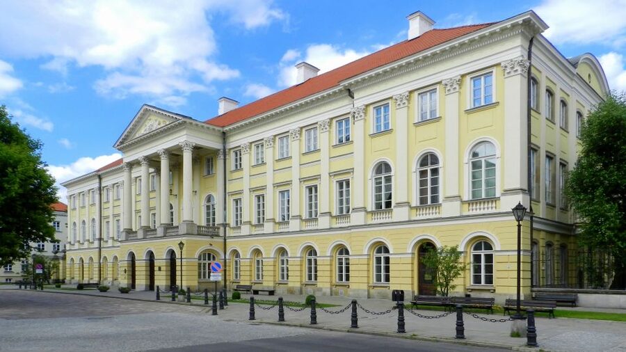 Chopin Tour in Warsaw with Skip-the-line Museum & Concert - The Visitationist Church and Kazimierz Palace