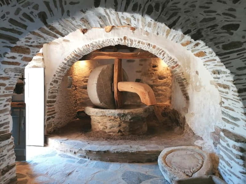 Classical guitar concert in a historic olive press - Why the music selection matters