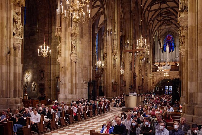 Concert at Vienna's St. Stephen's Cathedral - Sound quality from the front, middle, and back