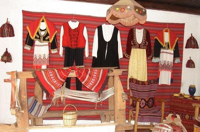 Cretan Night - Live Music and Dance - Joining the dance floor without feeling awkward