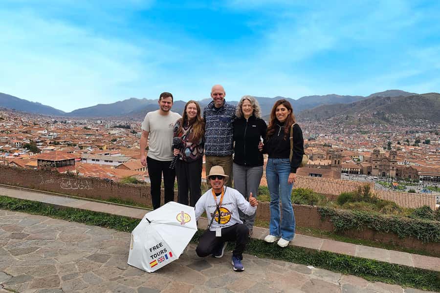 Cusco: Historic Walking Tour with Pisco Sour and Music Show - From Spanish churches to the Qoricancha