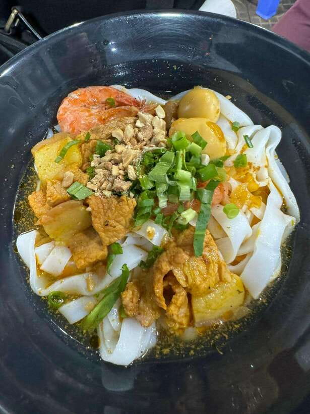 Da Nang City Street Food Tour With Live Music Tien Sa Show - Practical details for a smooth evening