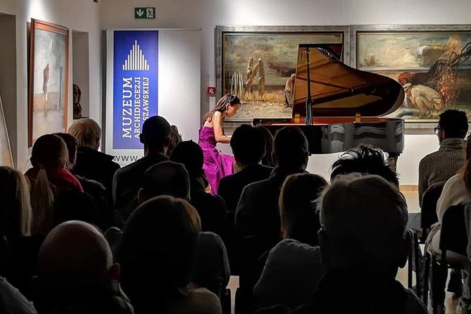 Daily live piano Chopin's concerts at 6:30 pm in the Warsaw Archdiocese Museum - The 6:30 pm arrival and finding the museum