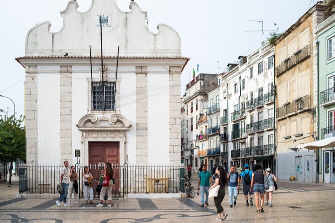 Devour Lisbon Food & Fado Tour Mouraria & Alfama Neighbourhoods - Why this Lisbon evening works