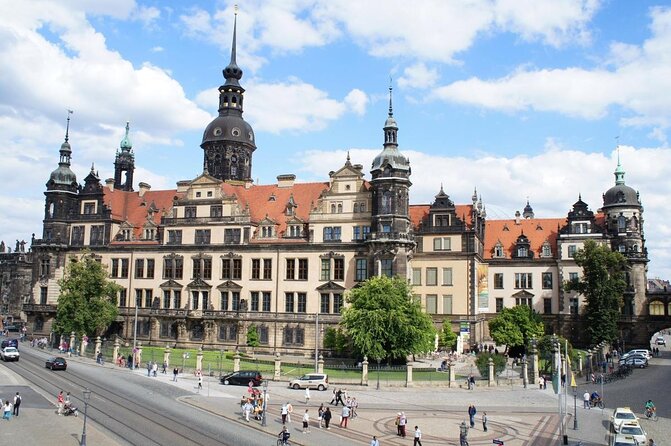Dresden: New Green Vault and Semper Opera Tour - What makes the Semper Opera House different