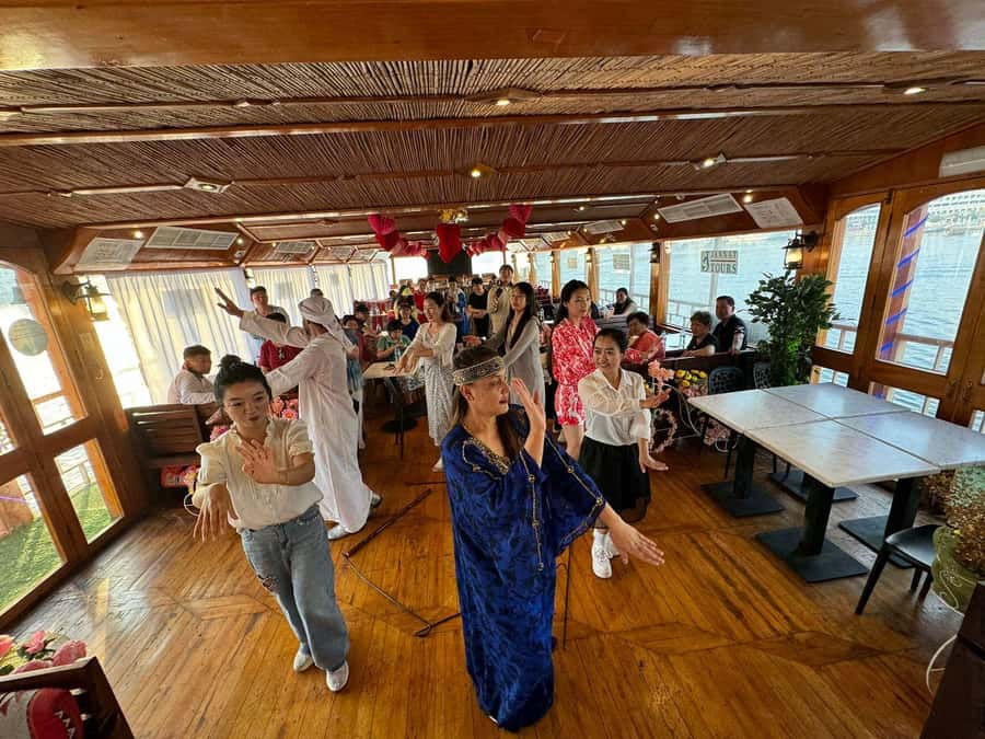 Dubai: Luxury Dinner Cruise with Live Music - Booking details that matter