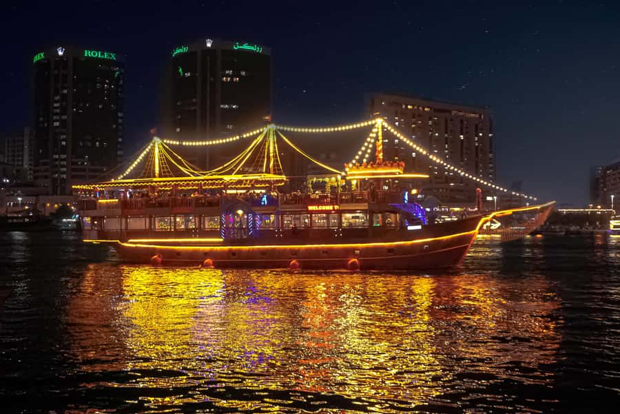 Dubai: Luxury Dinner Cruise with Live Music - What the 90 minutes actually includes