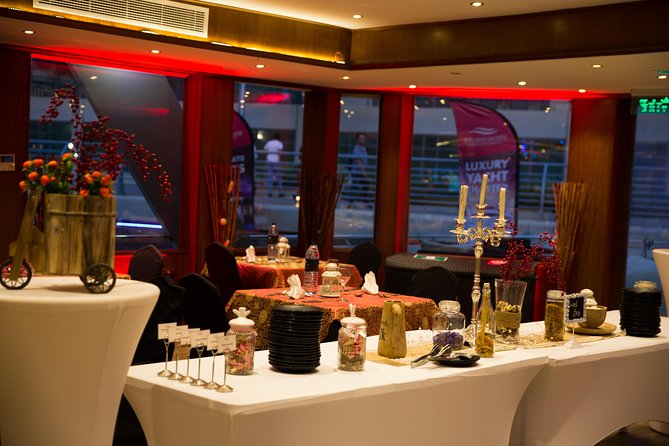 Dubai Marina Dinner Cruise with Live Music & Open Bar - Live music and the evening atmosphere
