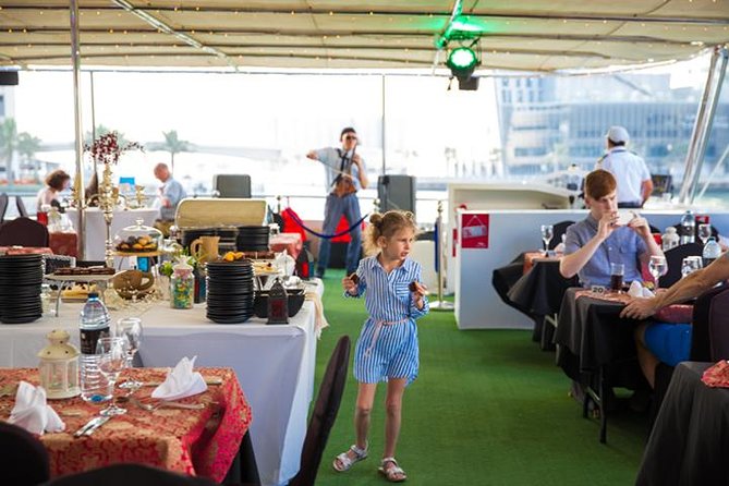 Dubai Marina Dinner Cruise with Live Music & Open Bar - The open bar and what it adds to the price