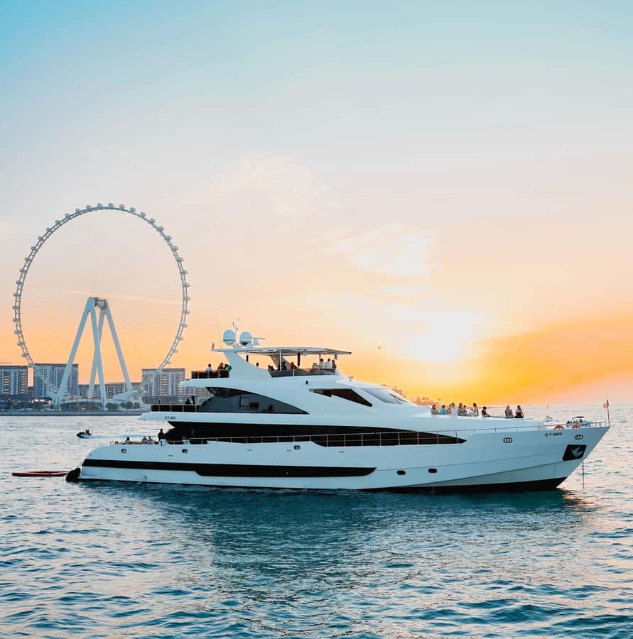 Dubai: Superyacht Experience with Live Music & Drinks - Swimming, sunbeds, and the quieter side of the boat