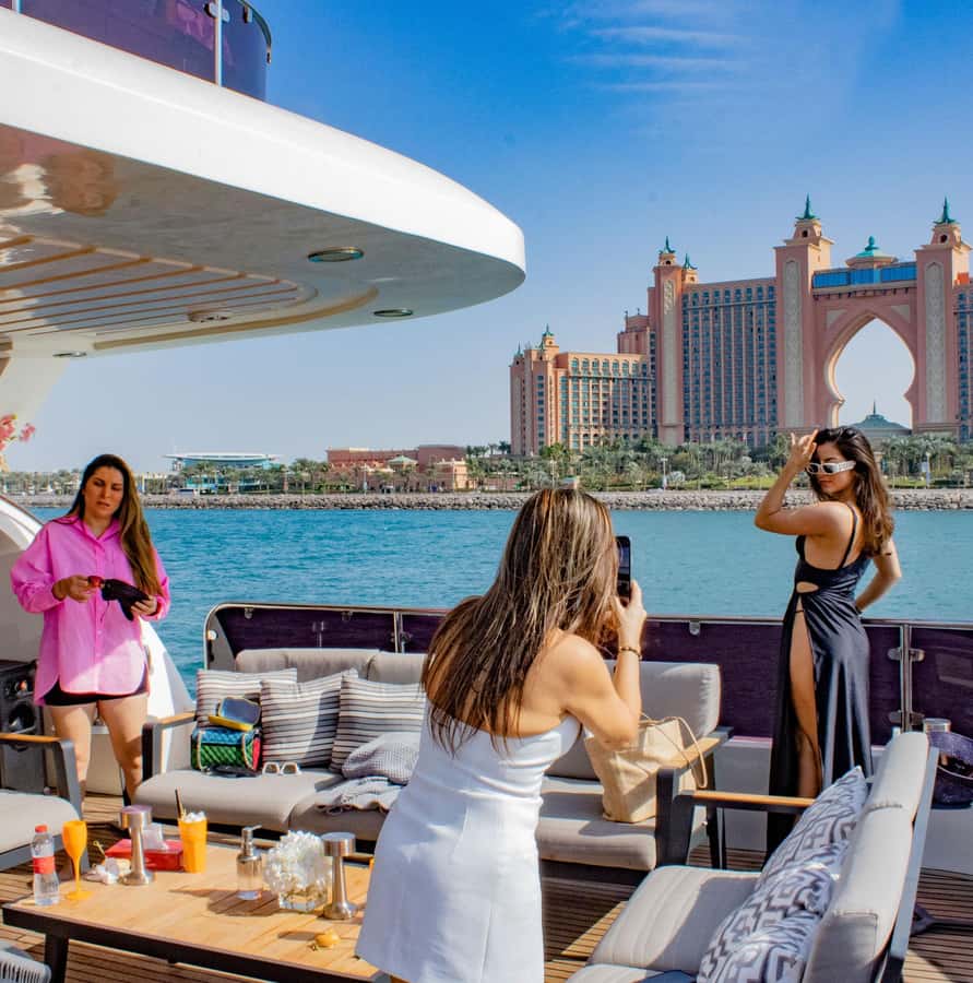 Dubai: Superyacht Experience with Live Music & Drinks - Who will enjoy this most
