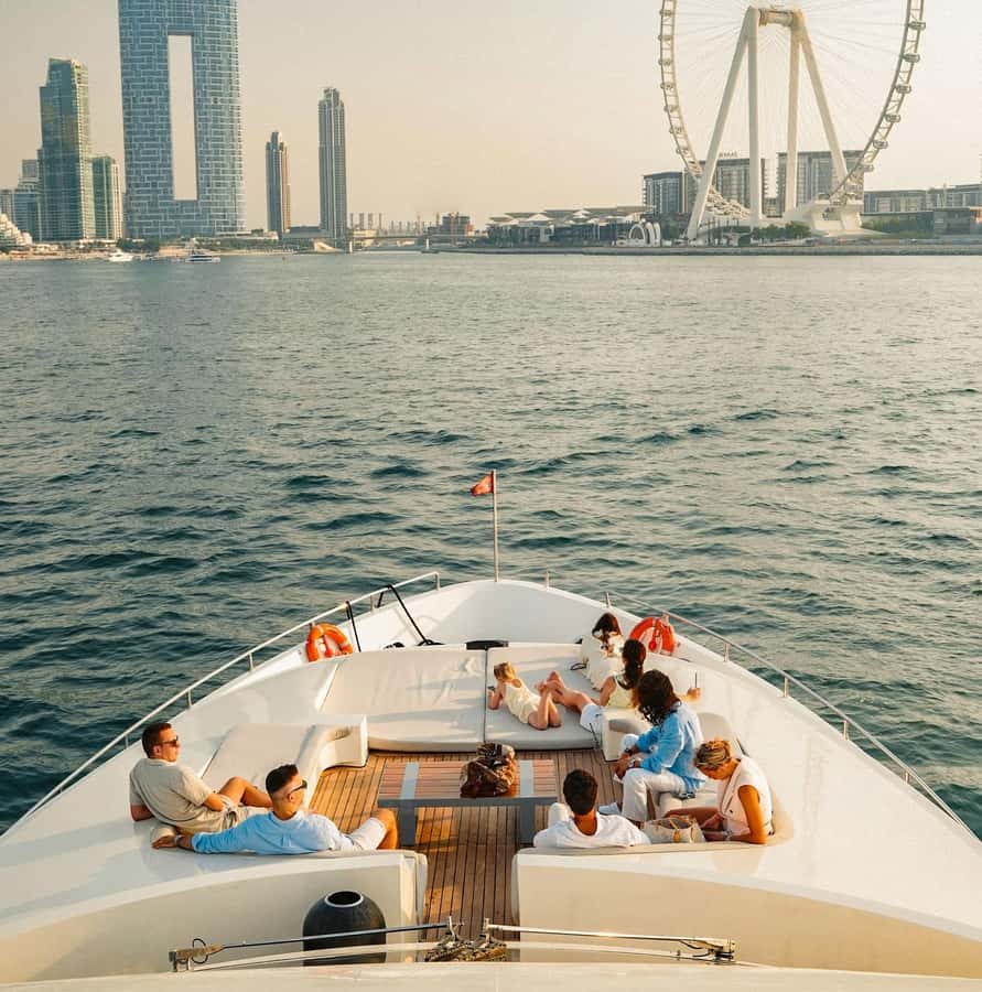 Dubai: Superyacht Experience with Live Music & Drinks - Should you book the Dubai superyacht experience?