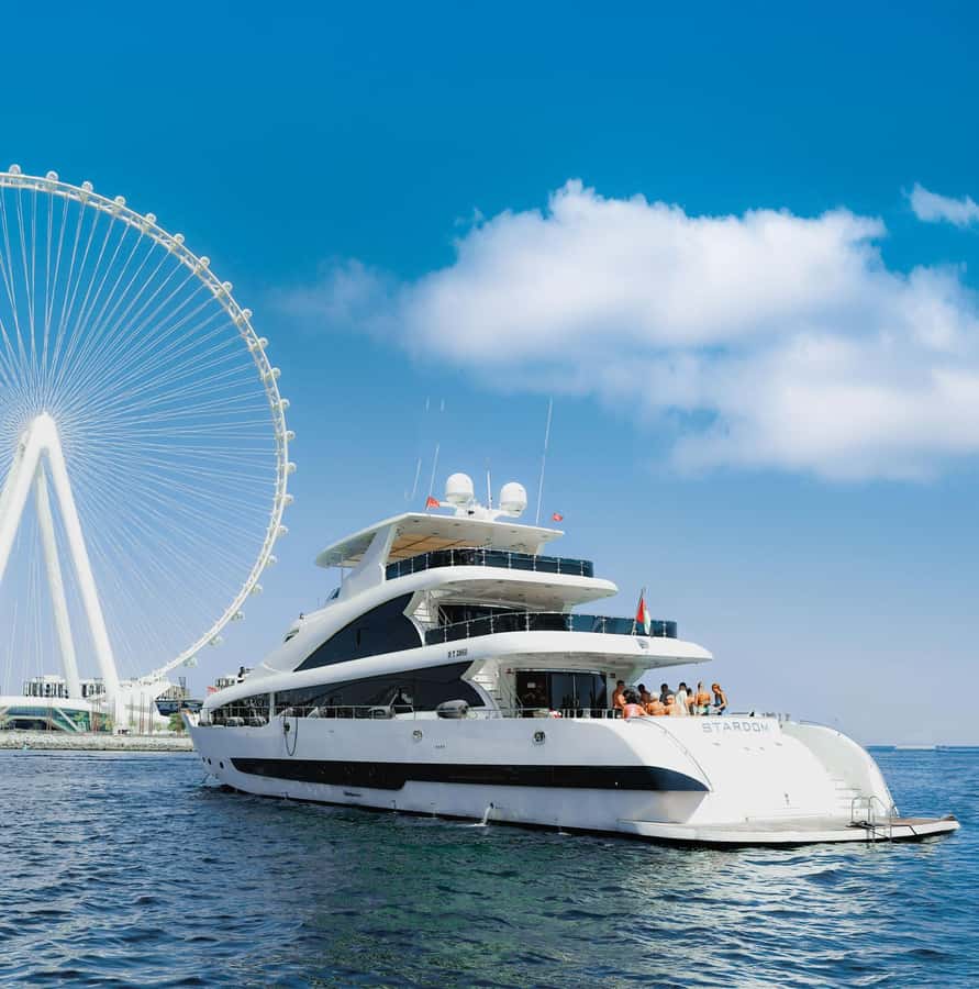 Dubai: Superyacht Experience with Live Music & Drinks - Three hours of Dubai from the water