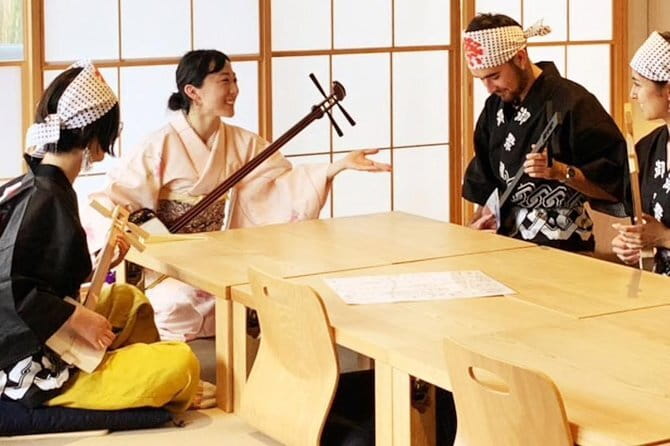 Easy for everyone! Now you can play handmade mini shamisen and show off to everyone! Musical instruments, sweets and live music - Key points to know before booking