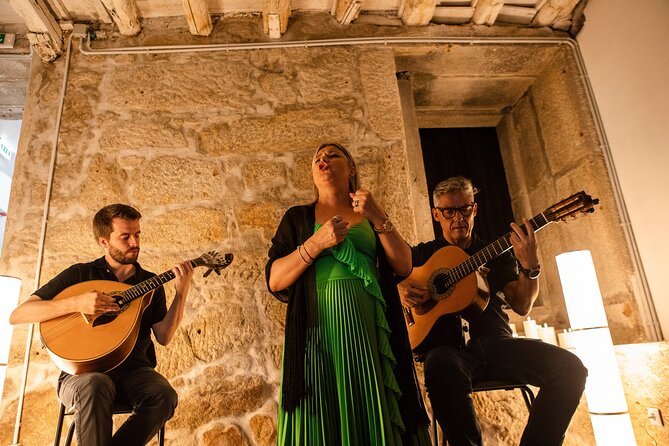 Entrance to The Fado House in São João Novo - Seating and the arrival question
