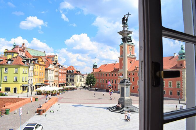 Everyday Chopin Concert at 7 PM with candlelight by the Castle - Finding Chopin Point Warsaw at Castle Square