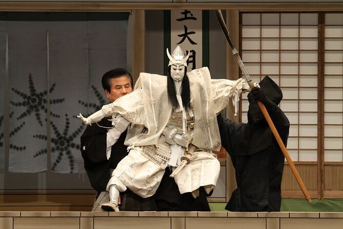 Experience the Asakusa Kabuki Opera Show! - Why the small theater works
