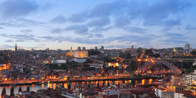 Fado Dinner Show and Night Lights Tour in Porto - A Porto evening that pairs music with the coast