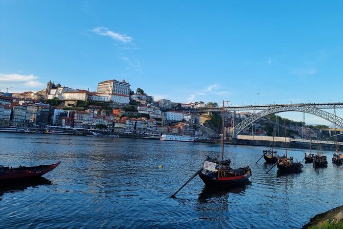 Fado Tour with Guide, Dinner & Live Show in Porto - Key points at a glance
