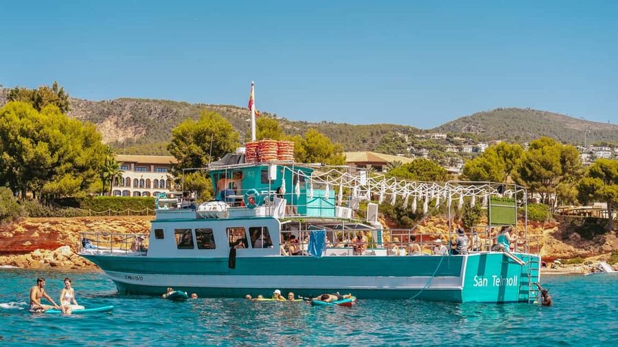 From Magaluf: Palma Bay Sightseeing Cruise with Live Music - Sailing toward Palma Cathedral