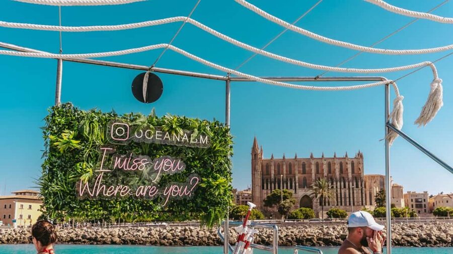 From Magaluf: Palma Bay Sightseeing Cruise with Live Music - Meeting the boat on Magaluf Beach