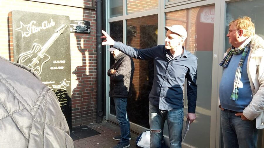 Hamburg: St. Pauli Walking Tour with Live Music - Reeperbahn: the famous street with several stories
