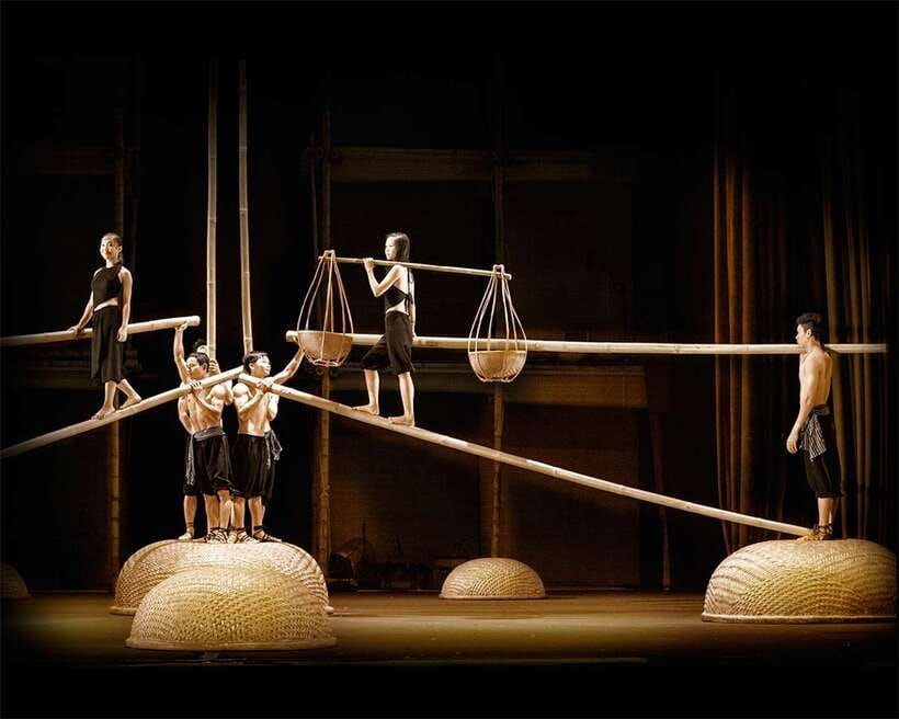 Ho Chi Minh: A O Show Bamboo Circus at Saigon Opera House - Entering the Saigon Opera House