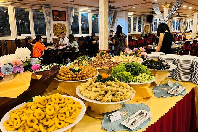 Ho Chi Minh City: Saigon River Dinner Cruise with Live Music - Key points to know before booking