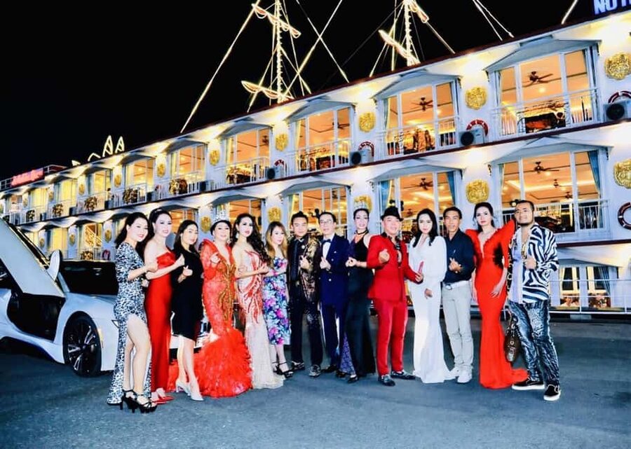 Ho Chi Minh: Saigon River Dinner Cruise with Live Music - Seeing Ho Chi Minh City from the water