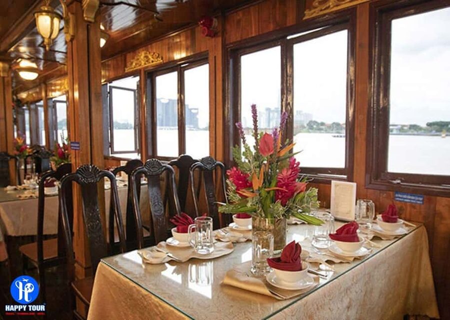 Ho Chi Minh: Saigon River Dinner Cruise with Live Music - Dinner choices and the food question