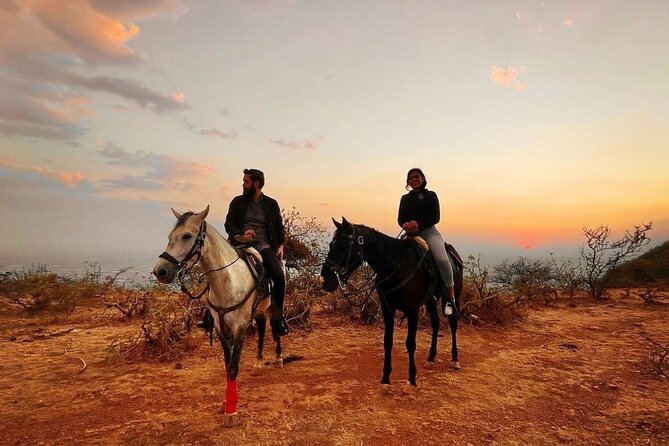 Horseback Ride in Guanajuato with Live Music and Food - Meeting the horses near Guanajuato