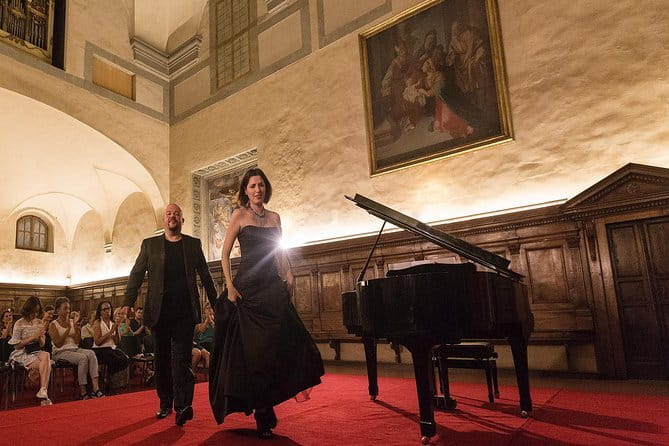 Italian Opera Concert Ticket in Florence’s Santa Monaca Church - What happens during the 9:15pm concert