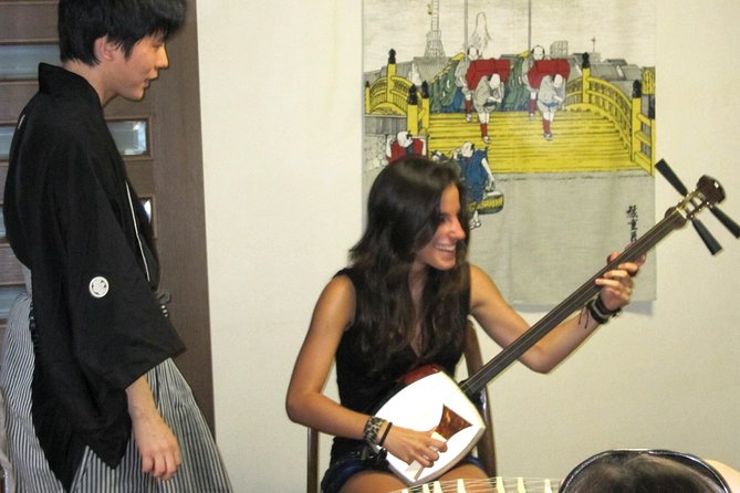Japanaese tradtional Tsugaru Shamisen music lesson in Tokyo - Why this shamisen lesson is different from a standard Tokyo show