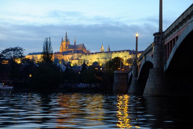Jazz Boat: Popular LIVE JAZZ dinner cruise - Dinner options, from salmon to lighter plates