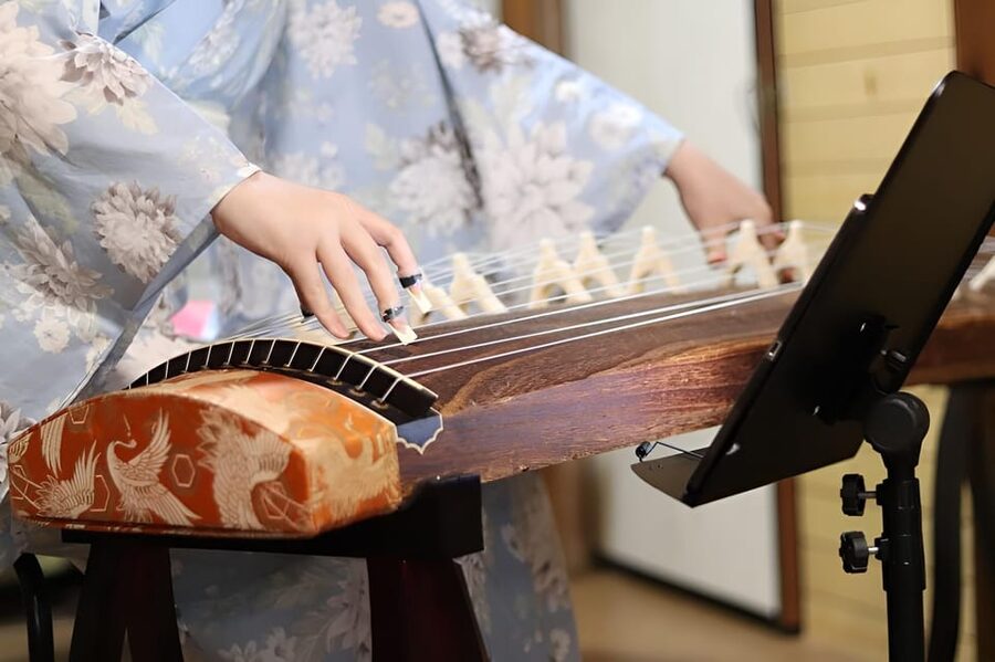 Kyoto: Japanese Koto & Shamisen Concert and Koto Class - Trying the koto yourself