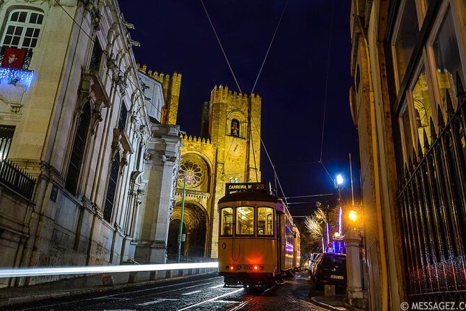 Lisbon: Authentic Fado Show, Dinner and Night Tour - A four-hour evening from your hotel to Alfama
