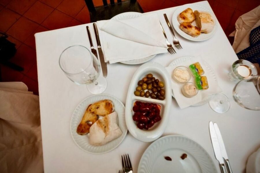 Lisbon: Authentic Fado Show, Dinner and Night Tour - How the guides shape the evening