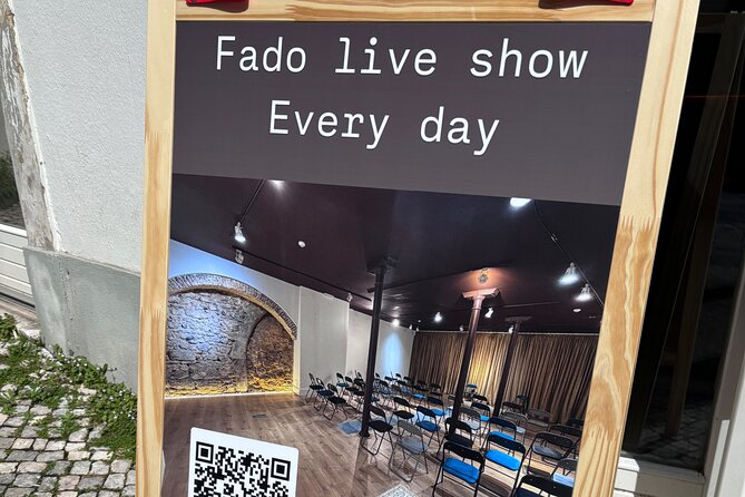 Lisbon: Authentic Live Fado Show in Alfama With Port Wine - A one-hour program with audience participation