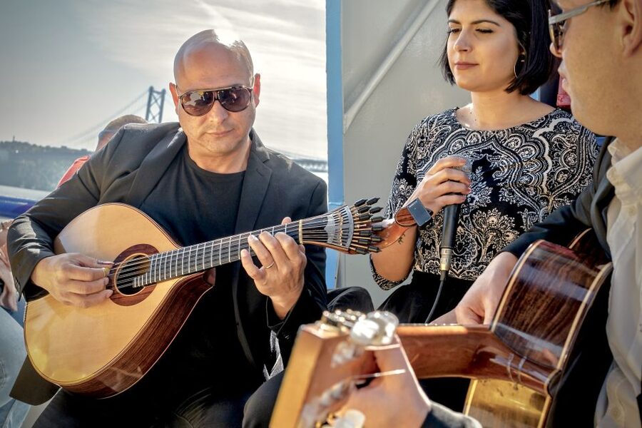 Lisbon: Boat Cruise with Live Fado Performance and a Drink - What the one-hour route actually shows you