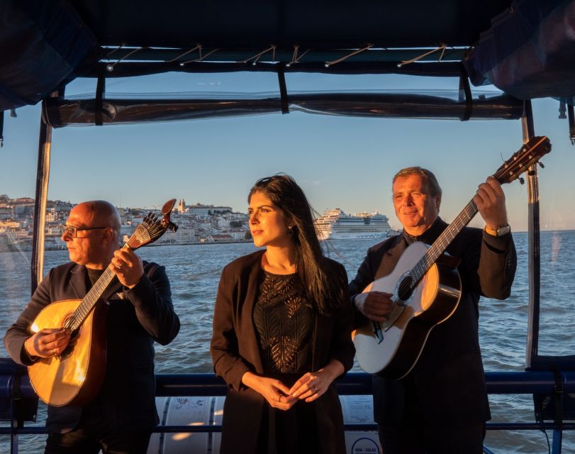 Lisbon: Boat Cruise with Live Fado Performance and a Drink - The music is the reason to choose this cruise