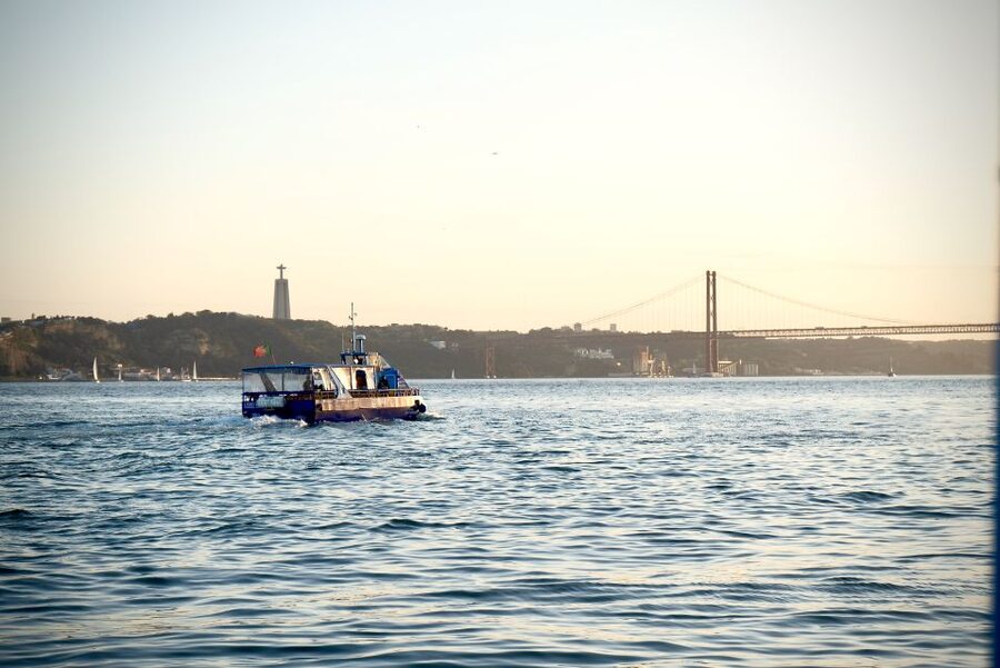 Lisbon: Boat Cruise with Live Fado Performance and a Drink - Who will enjoy this most