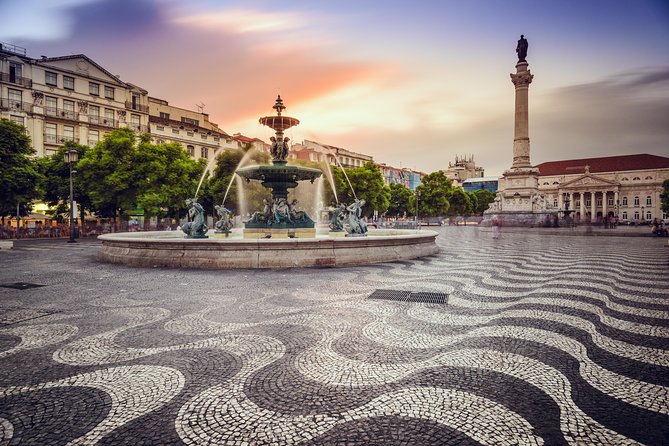 Lisbon by Night Tour: Fado Show and Dinner with Pick-up - Pickup gives the evening an easy start