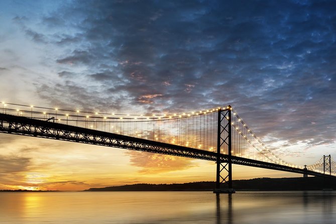 Lisbon by Night Tour: Fado Show and Dinner with Pick-up - Mouraria brings you closer to Fado’s roots