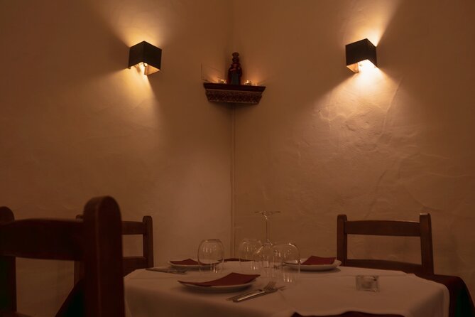 Lisbon: Dinner with Rising Stars of Fado at Canto do Poeta - Who should book this Fado evening