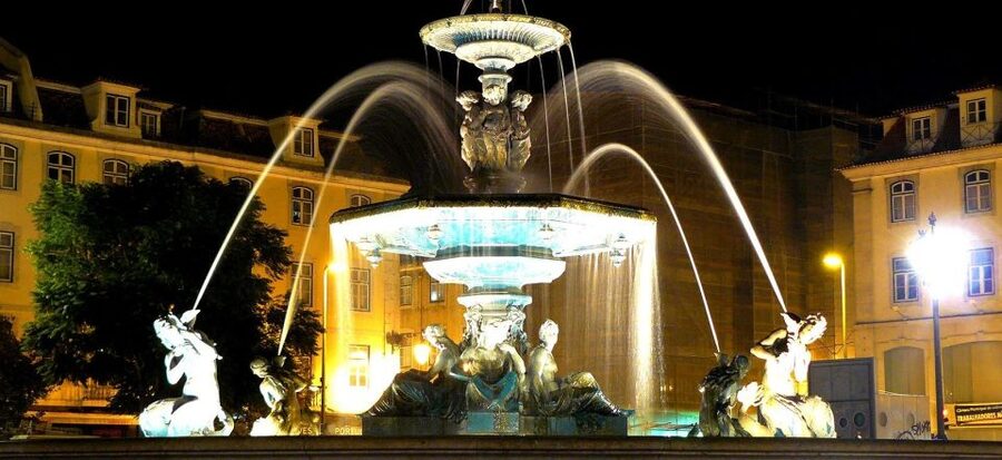 Lisbon: Evening City Tour with Dinner and Live Fado Show - Alfama on foot before the Fado show